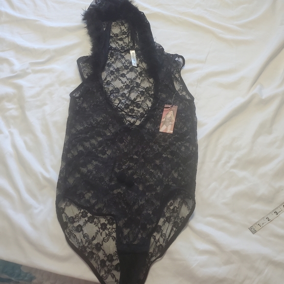 Lingerie - Picture 1 of 6